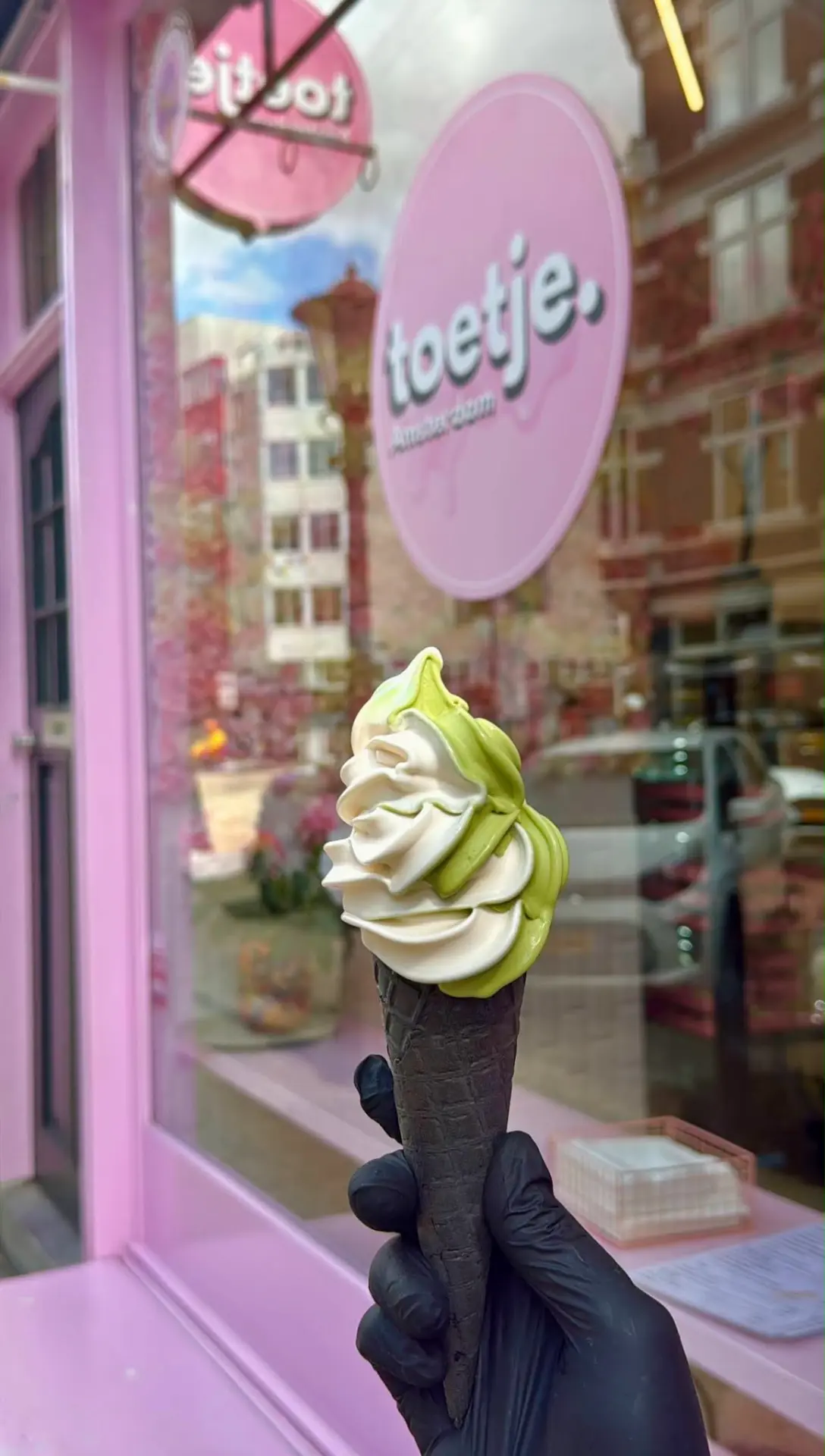 Toetje pink window sign and ice cream